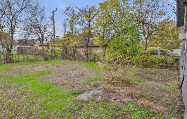 2-bedroom rental at 2426 Cincinnati Ave Unit 2426 in San Antonio, TX — photo 2