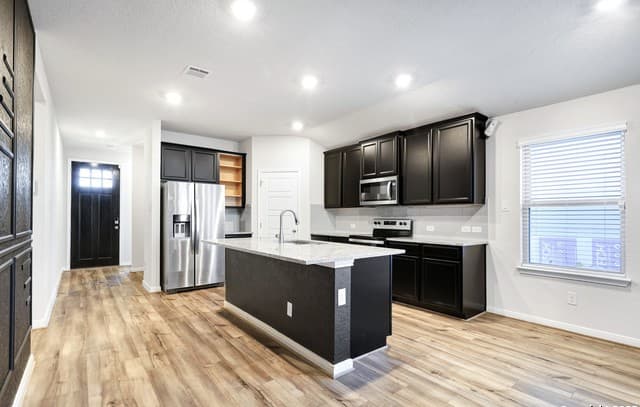 3-bedroom rental at 9634 Alisa Brooke in San Antonio, TX — photo 4