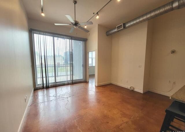 2-bedroom rental at 831 S Flores Unit 3104 in San Antonio, TX — photo 3