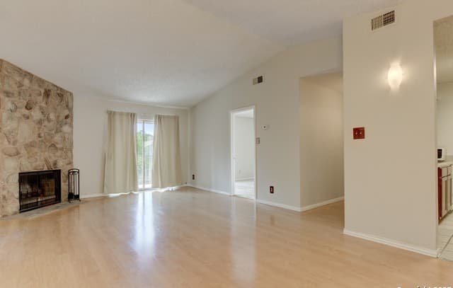 2-bedroom rental at 4119 Medical Unit 304 F in San Antonio, TX — photo 4