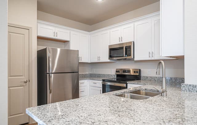 3-bedroom rental at 7545 Briarwood Pass Unit 101 in San Antonio, TX — photo 4