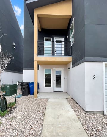 3-bedroom rental at 100 Lewis St Unit 2 in San Antonio, TX — photo 2