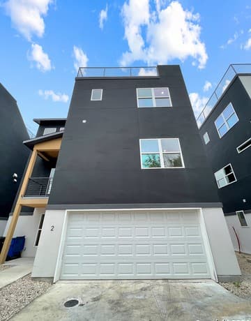 3-bedroom rental at 100 Lewis St Unit 2 in San Antonio, TX — photo 3