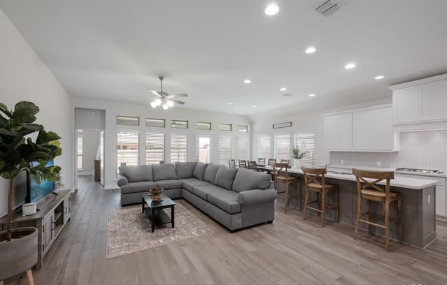 4-bedroom rental at 14113 Desperado in San Antonio, TX — photo 3