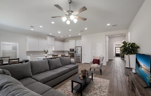 4-bedroom rental at 14113 Desperado in San Antonio, TX — photo 5