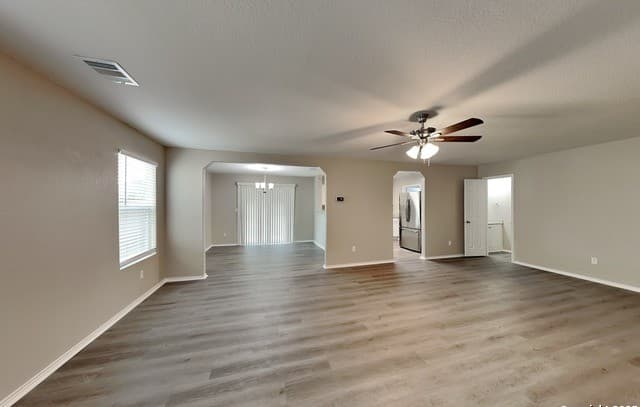 3-bedroom rental at 11922 Silver Coins in San Antonio, TX — photo 2