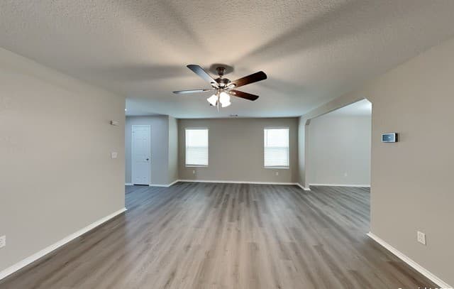 3-bedroom rental at 11922 Silver Coins in San Antonio, TX — photo 4