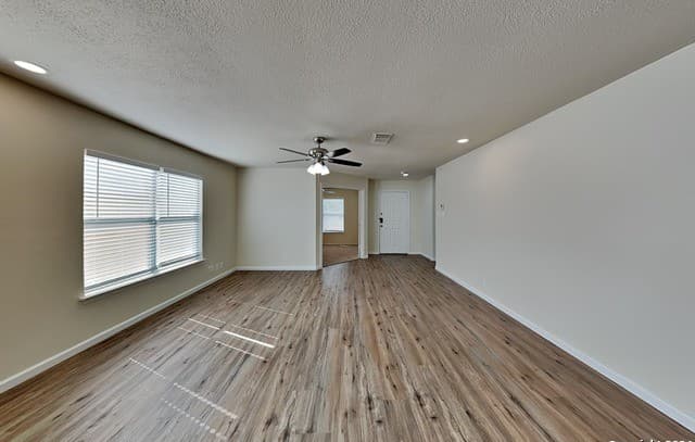 3-bedroom rental at 9603 Silver Crown in San Antonio, TX — photo 2