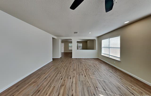 3-bedroom rental at 9603 Silver Crown in San Antonio, TX — photo 3