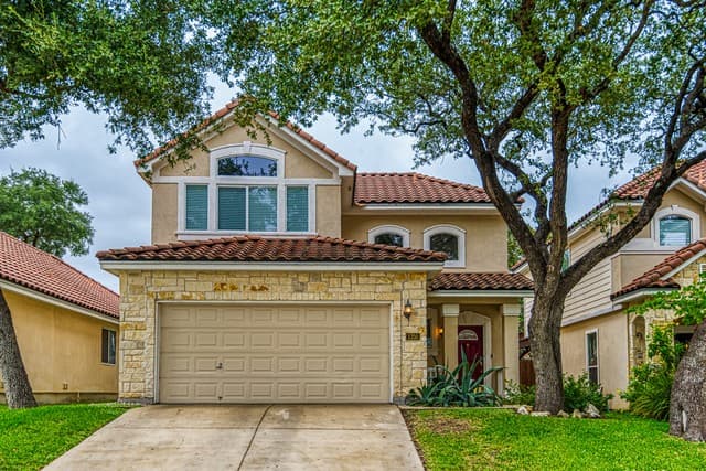 3-bedroom rental at 8439 Blackstone Cove in Converse, TX — photo 2