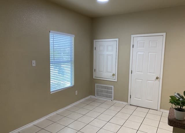 2-bedroom rental at 1707 Dawson Unit 1101 in San Antonio, TX — photo 4