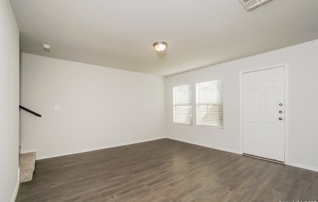 3-bedroom rental at 9315 Dogwood Hill in San Antonio, TX — photo 2