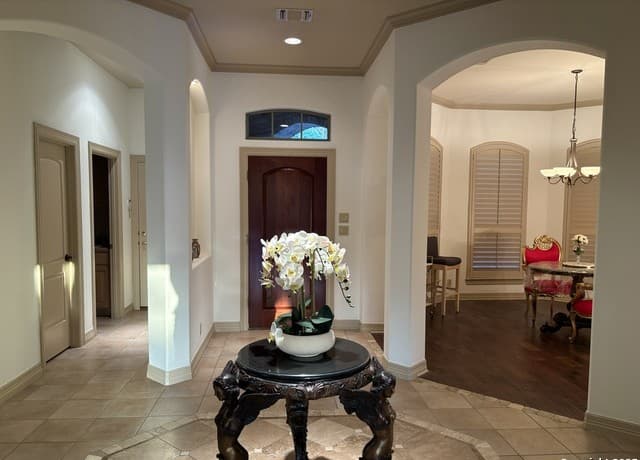 3-bedroom rental at 131 Westcourt Ln in San Antonio, TX — photo 2