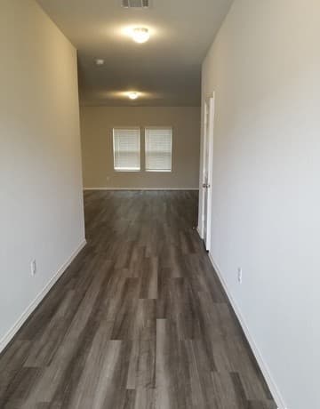 4-bedroom rental at 7930 Oak Meadows Bend in San Antonio, TX — photo 3