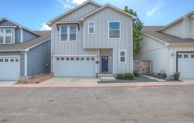 3-bedroom rental at 1511 E Sandalwood Ln Unit 6 in San Antonio, TX — photo 2