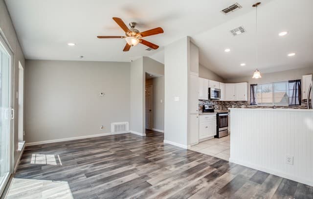 3-bedroom rental at 2610 Lakebriar St in San Antonio, TX — photo 3