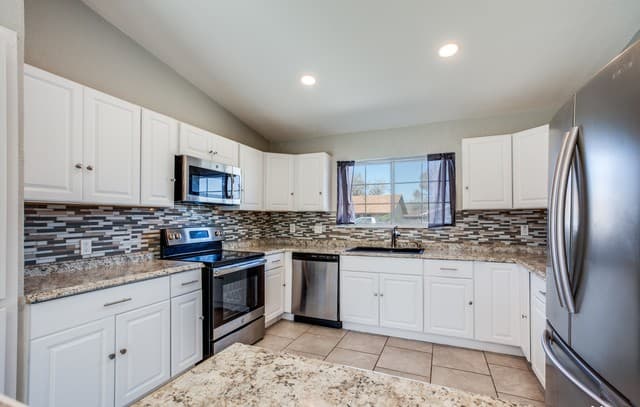 3-bedroom rental at 2610 Lakebriar St in San Antonio, TX — photo 5