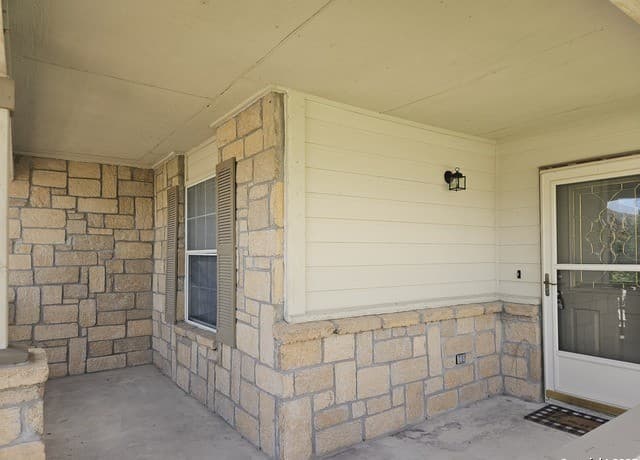 3-bedroom rental at 204 N Willow Way in Cibolo, TX — photo 2
