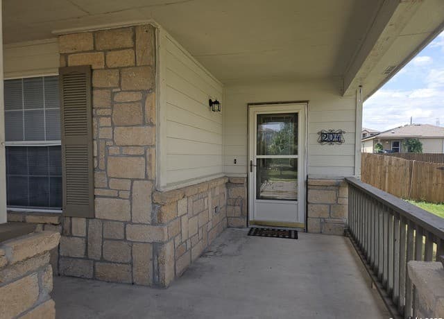 3-bedroom rental at 204 N Willow Way in Cibolo, TX — photo 4