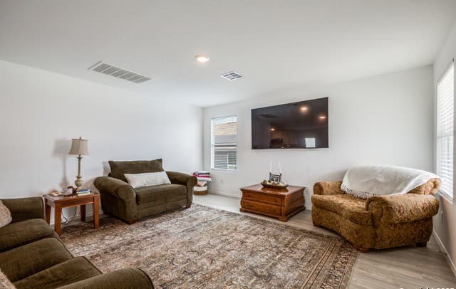3-bedroom rental at 5223 Hornbeck in Converse, TX — photo 2