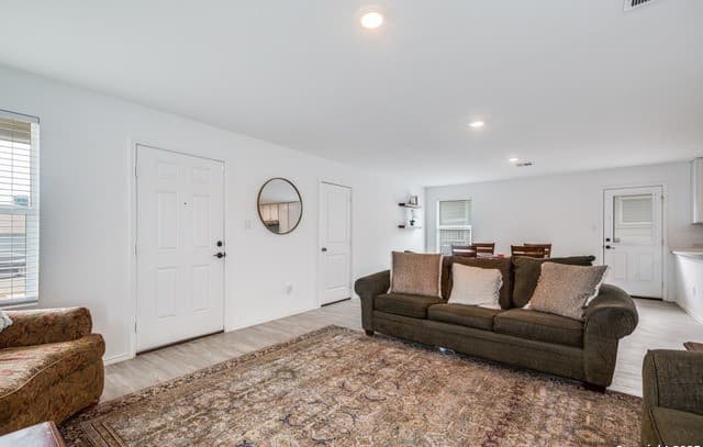 3-bedroom rental at 5223 Hornbeck in Converse, TX — photo 4