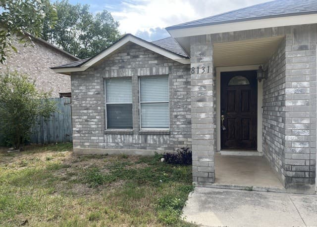 3-bedroom rental at 8131 Grand Bend DR in San Antonio, TX — photo 2