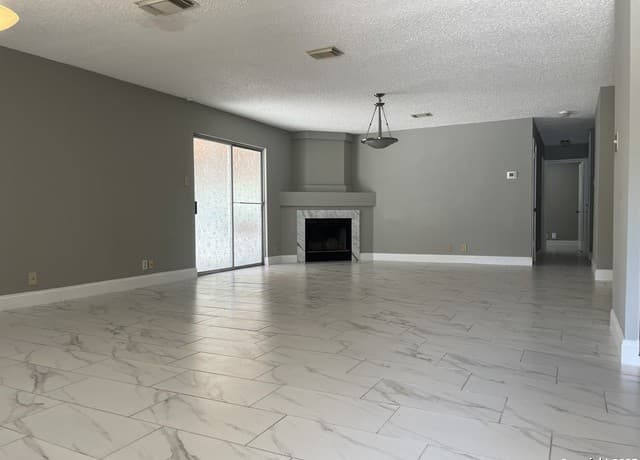 3-bedroom rental at 8131 Grand Bend DR in San Antonio, TX — photo 5