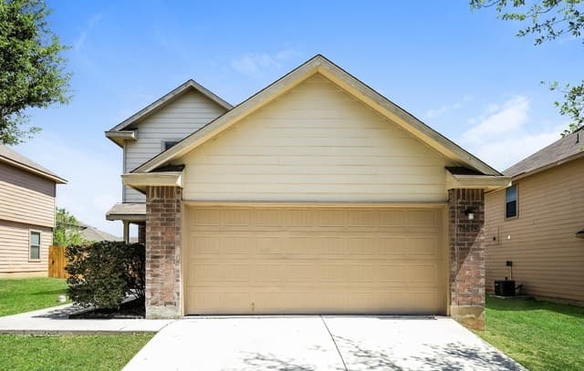 3-bedroom rental at 10610 Hunters Pond in San Antonio TX