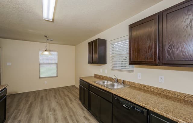 3-bedroom rental at 10719 Butterfly Pass in San Antonio, TX — photo 2