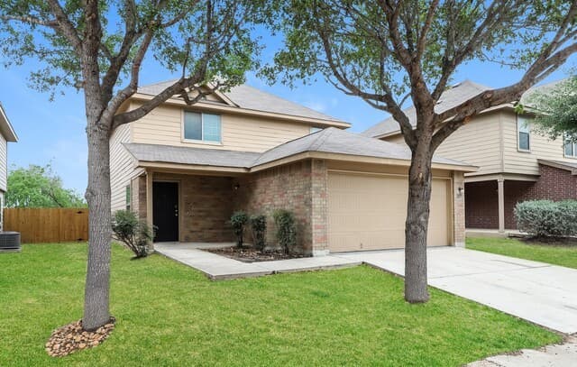 4-bedroom rental at 2111 Bigmouth Rod in San Antonio, TX — photo 2