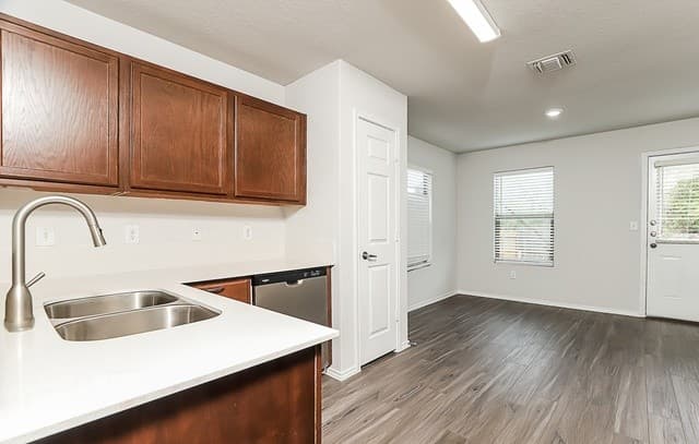 4-bedroom rental at 2111 Bigmouth Rod in San Antonio, TX — photo 4