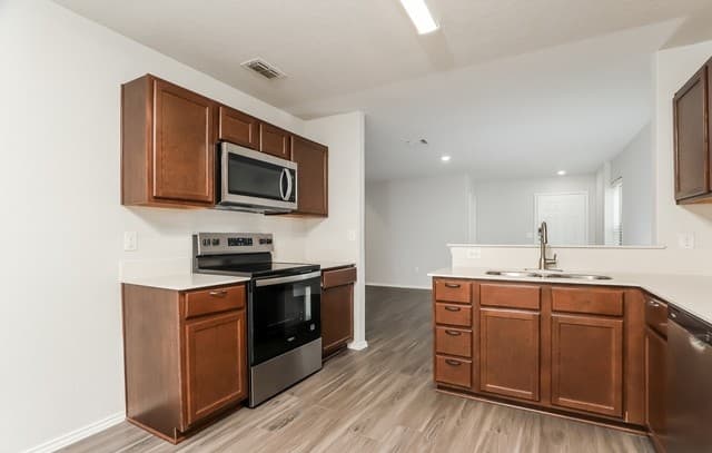 4-bedroom rental at 2111 Bigmouth Rod in San Antonio, TX — photo 5