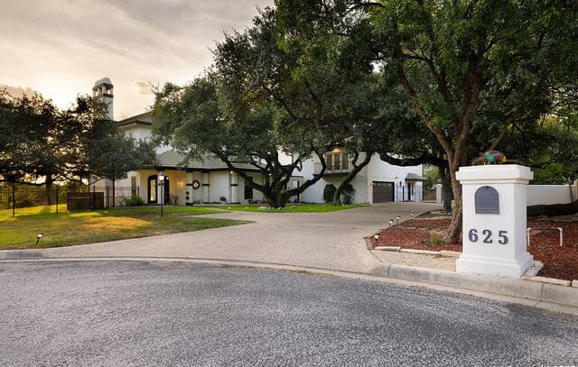 7-bedroom rental at 625 Paseo Canada St in Hollywood Park, TX — photo 3