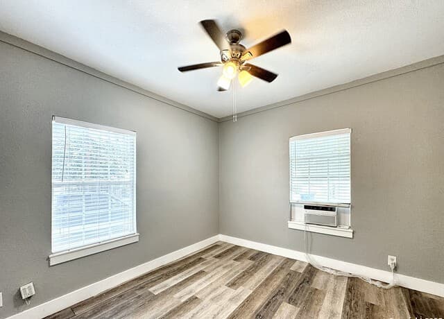 1-bedroom rental at 321 N Chupaderas St Unit 101 in San Antonio, TX — photo 2
