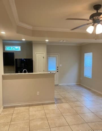 3-bedroom rental at 7030 Lakeview Unit 102 in San Antonio, TX — photo 2