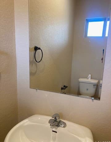 3-bedroom rental at 7030 Lakeview Unit 102 in San Antonio, TX — photo 4