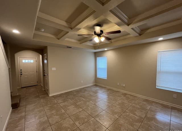 3-bedroom rental at 7006 Donovan Way Unit 101 in San Antonio, TX — photo 5