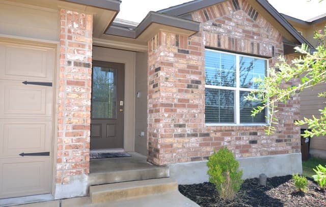 4-bedroom rental at 15525 Gray Catbird in San Antonio, TX — photo 2