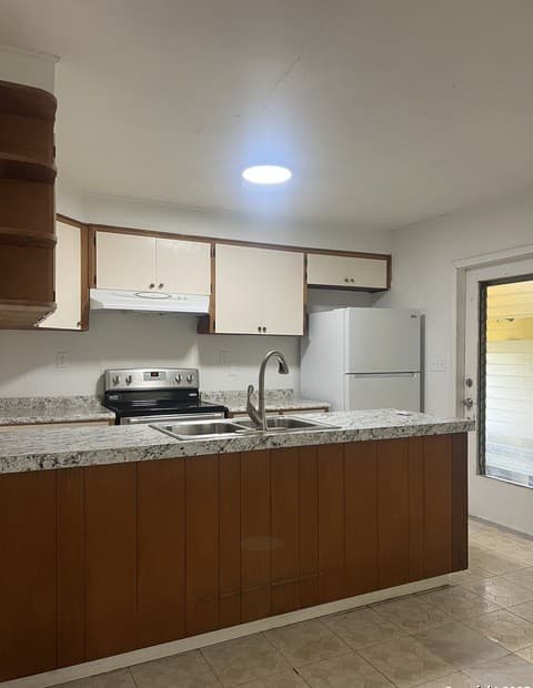 2-bedroom rental at 118 County Road 6715 in Natalia, TX — photo 3