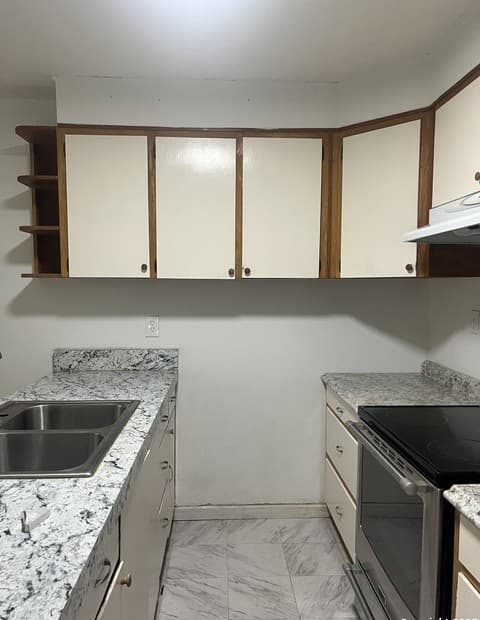 2-bedroom rental at 118 County Road 6715 in Natalia, TX — photo 4