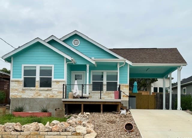 3-bedroom rental at 1285 Live Oak in Spring Branch TX