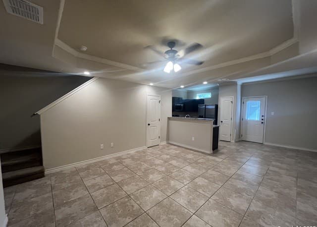 3-bedroom rental at 6326 Luglio Lane Unit 102 in San Antonio, TX — photo 5
