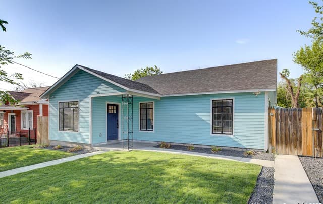 4-bedroom rental at 515 Nolan in San Antonio, TX — photo 2