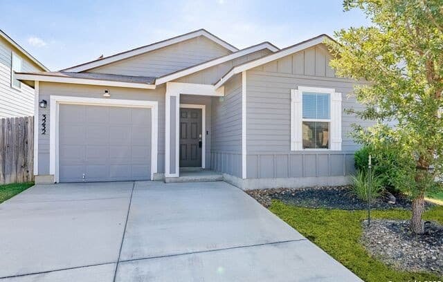 3-bedroom rental at 3232 Onion Creek in San Antonio, TX — photo 4