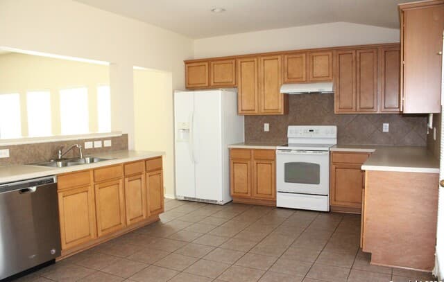 3-bedroom rental at 181 Harley Hay in Cibolo, TX — photo 2