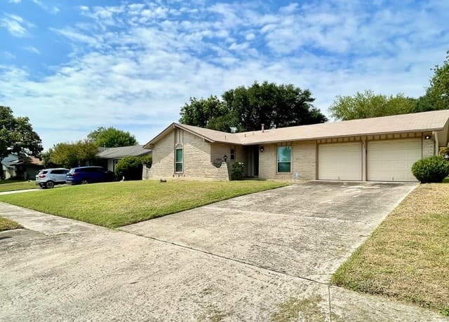 3-bedroom rental at 6714 Straw Flower St in Leon Valley, TX — photo 2