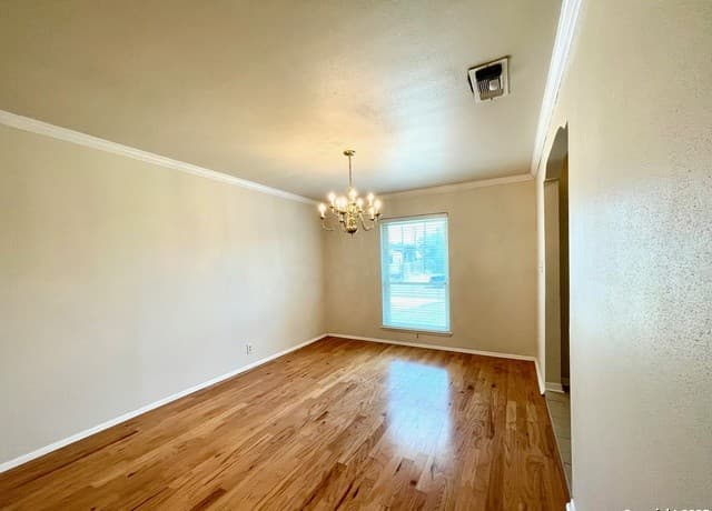 3-bedroom rental at 6714 Straw Flower St in Leon Valley, TX — photo 5