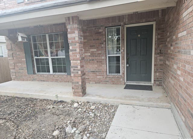 3-bedroom rental at 10602 Fairlong in San Antonio, TX — photo 2