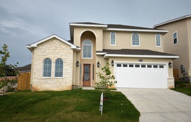 4-bedroom rental at 24418 Canyon Row in San Antonio TX