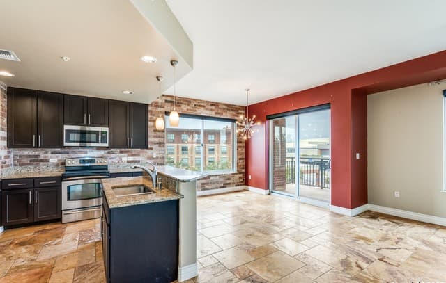 2-bedroom rental at 215 N Center St Unit APT 307 in San Antonio, TX — photo 4